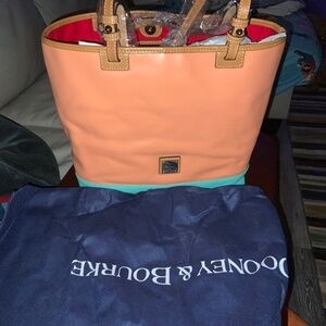 Dooney & Bourke Apricot Leather LEE Tote w/COA